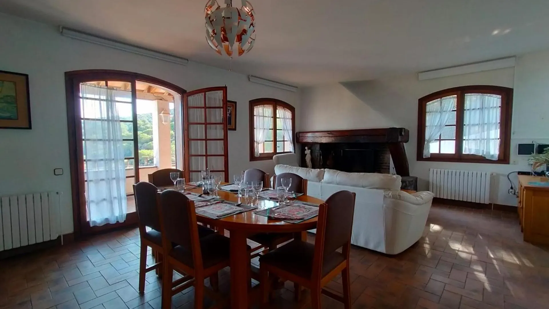 Villa Alella, 5 Bedrooms & Pool