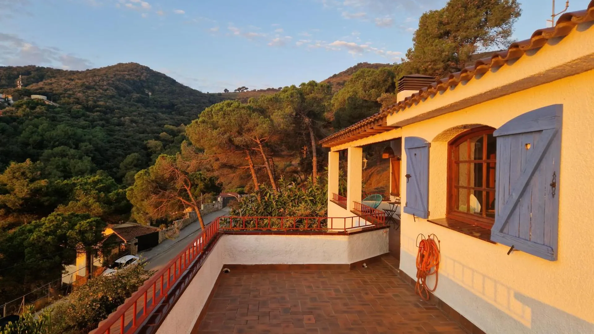 Villa Alella, 5 Bedrooms & Pool